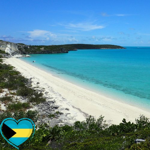 Scenic Bahamas anchorage, highlighting featured collection of tools and resources for preparing to cruise to the Bahamas.